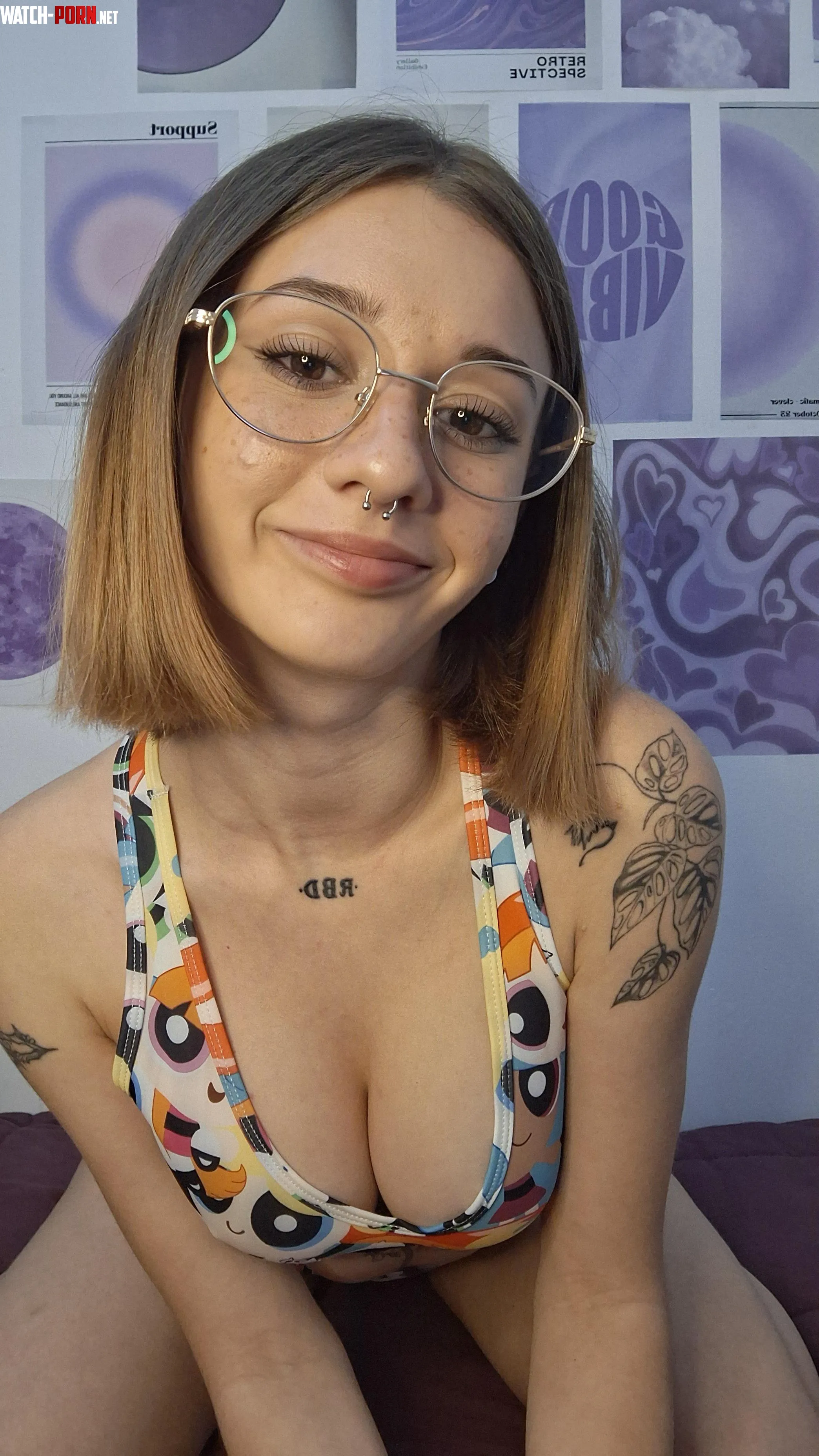 let me be your nerdy latina. by bbbellaxx