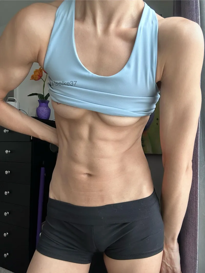 Thumbnail Post-Workout Radiance - Exploring Hardbodies with selke37