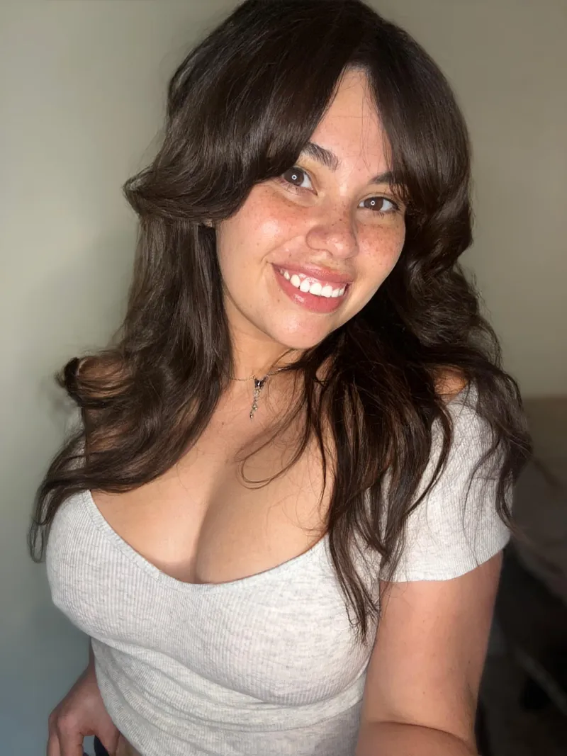 Thumbnail mollyzedolly Prefers Thin Shirts Over Bras for Ultimate Freedom