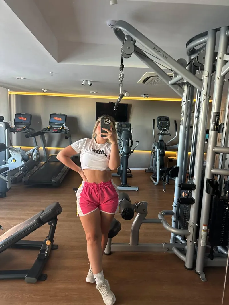 Thumbnail CurvyBellaXO: Still Perfecting My Form | ThickFit