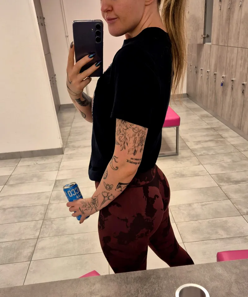 Thumbnail Camo Chic: quite_loud9's Love for YogaPants Shines Through