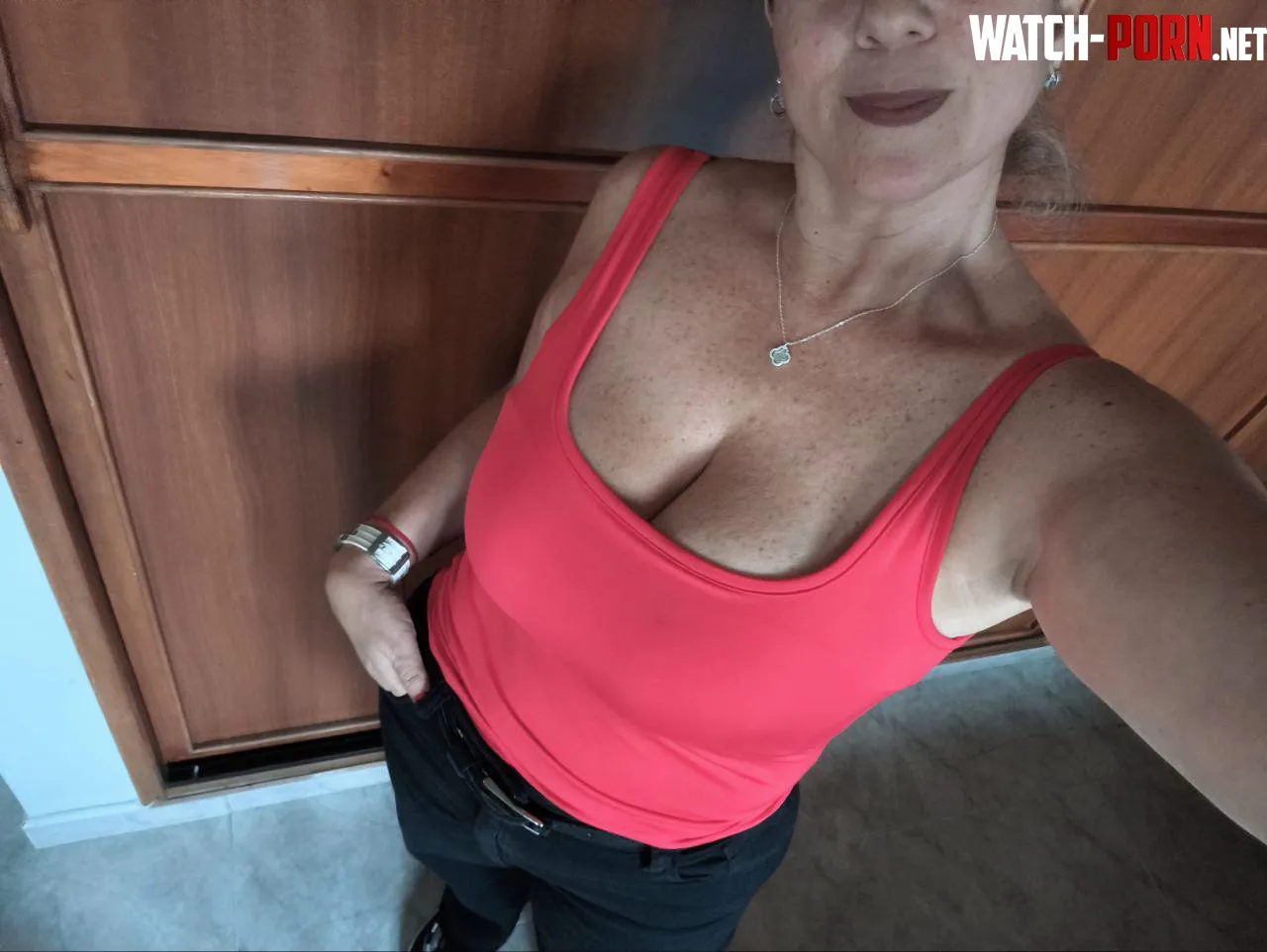Coworkers love to stare at my cleavage by Sarah_Diaz