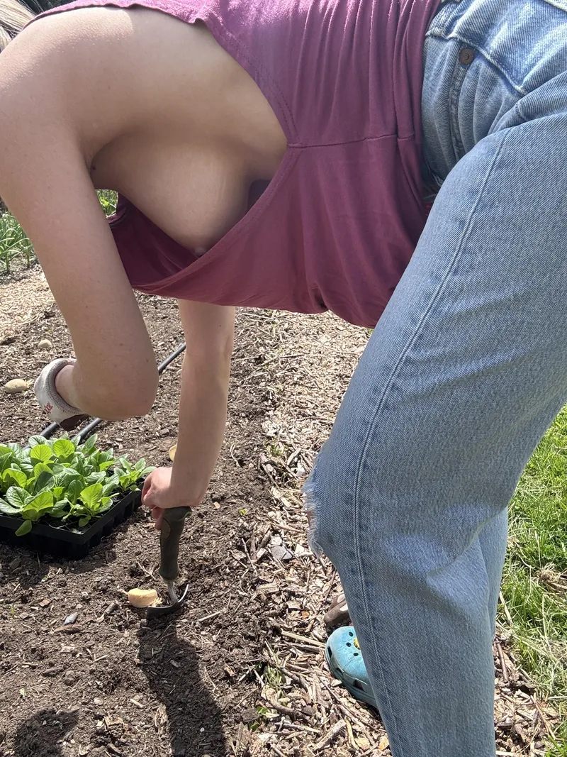 Thumbnail ExoticArches Uncovers the Fun in Gardening in the downblouse Scenario