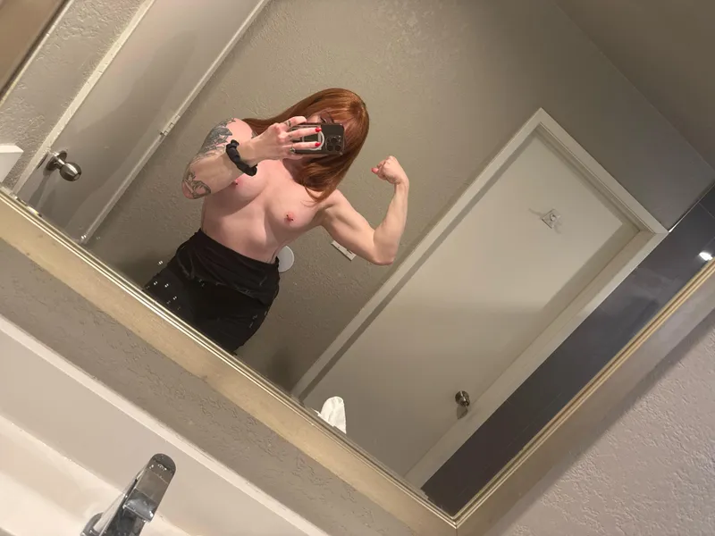 Thumbnail Little Arm Muscle Art by fit_GingR | FBB_NSFW Enthusiast