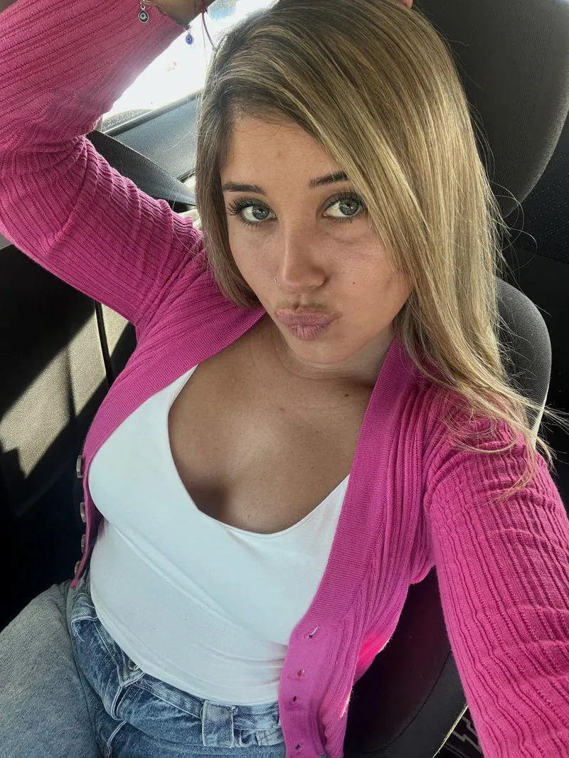 Thumbnail LimitStraight06 Enjoys the Sunny Day in Croptops | croptopgirls