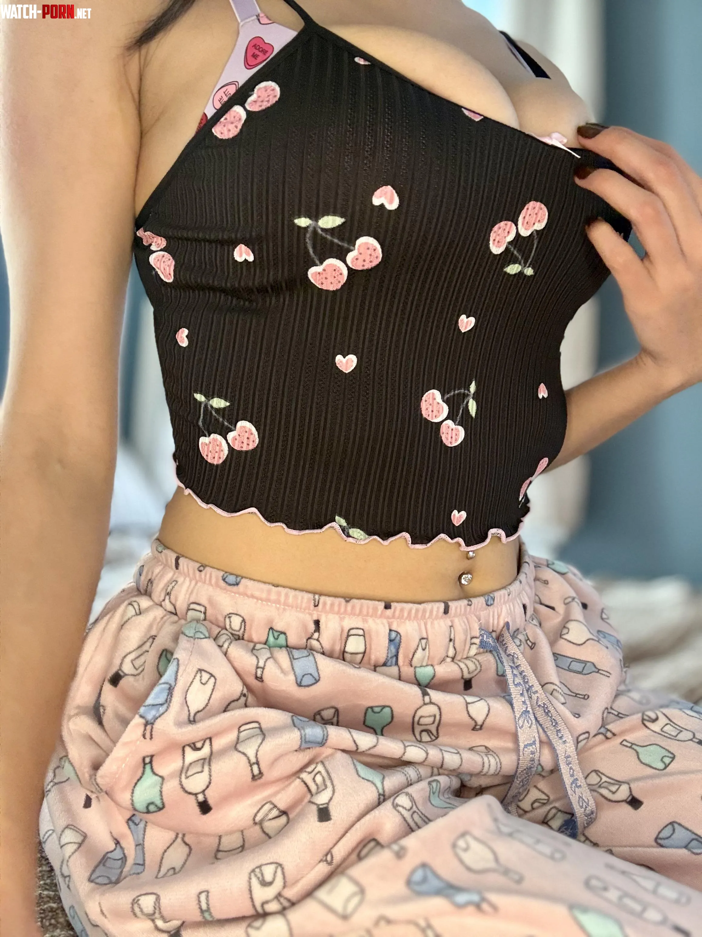I always feel the comfiest when I’m showing off a bit of my tummy by cataxchic