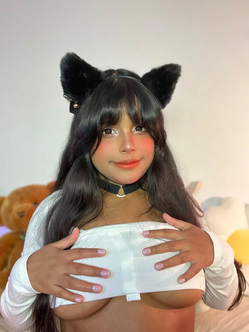 Thumbnail Elfisabellaa's Slippery Stare Challenge - Watch Closely