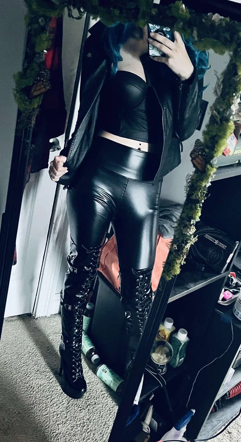 Thumbnail Night-out vibes with a touch of leather by SuccessfulFlower2047 in LadiesInLeather