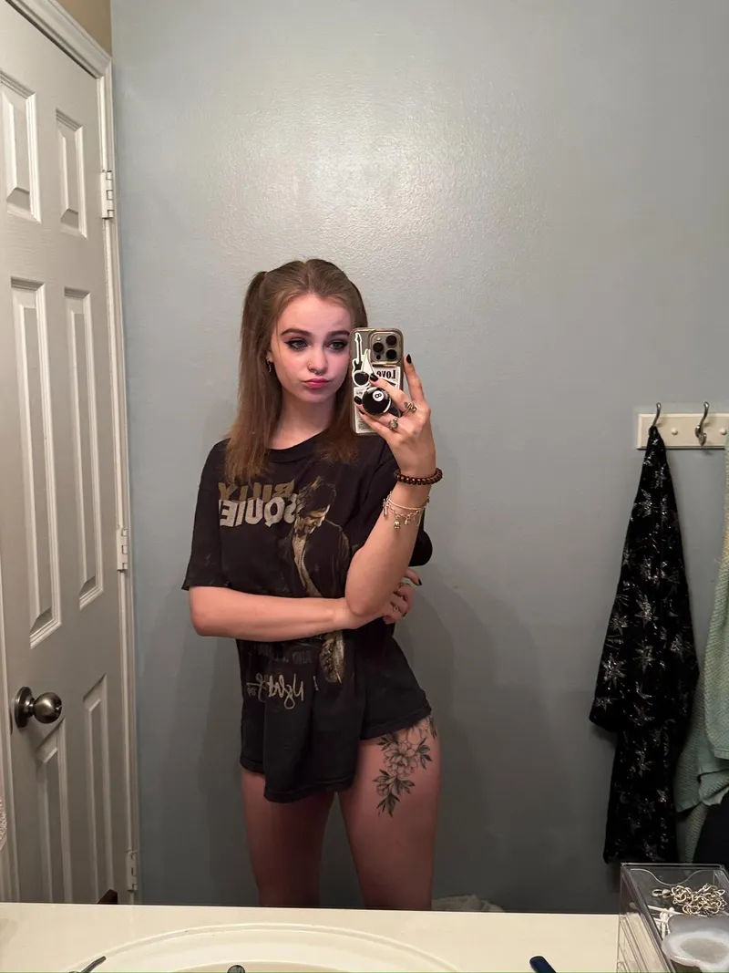 Thumbnail Shirtless and Panties-Free: Gonewild18 Confession | Subject-Narwhal-8396