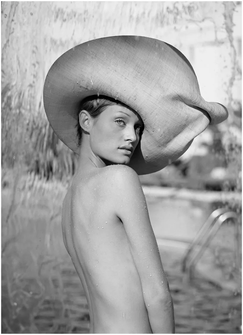 Thumbnail Amber Valletta: Grace and Glamour Personified | Models