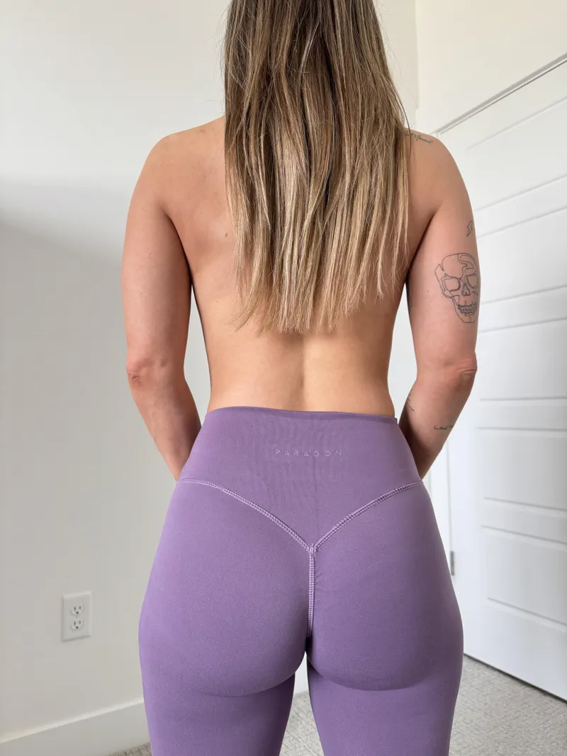 Thumbnail Explore 'The Best Mom Ass' by Peachy_hot_mom in YogaPants Category