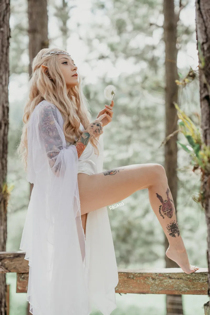 Thumbnail Galadriel Cosplay by RagMig: A Magical Creation