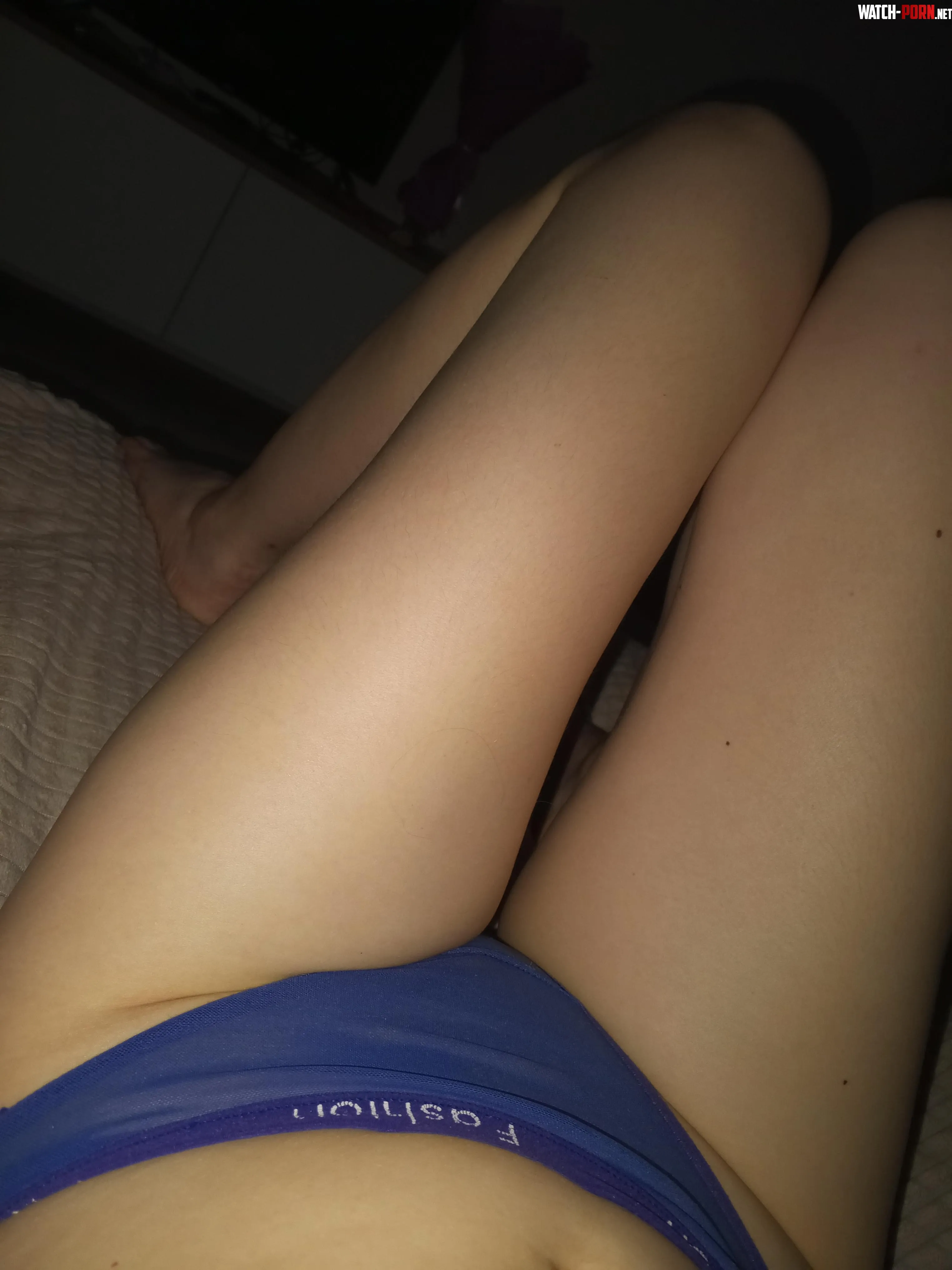 Get between my legs by ElenChertovskaya