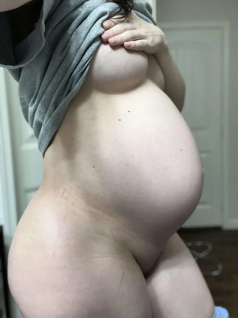 Thumbnail Confidence and Beauty: Rocking the Pregnant Look by uncutliz