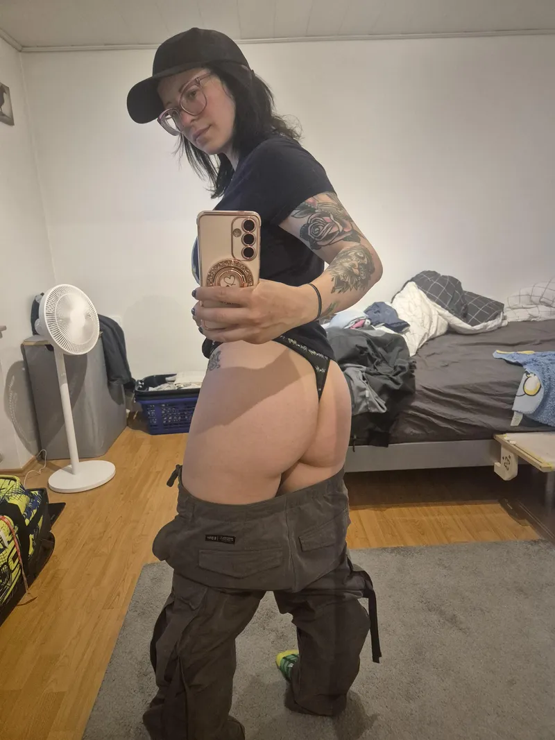 Thumbnail DizzyDora_ Shows off Rick and Morty Thong