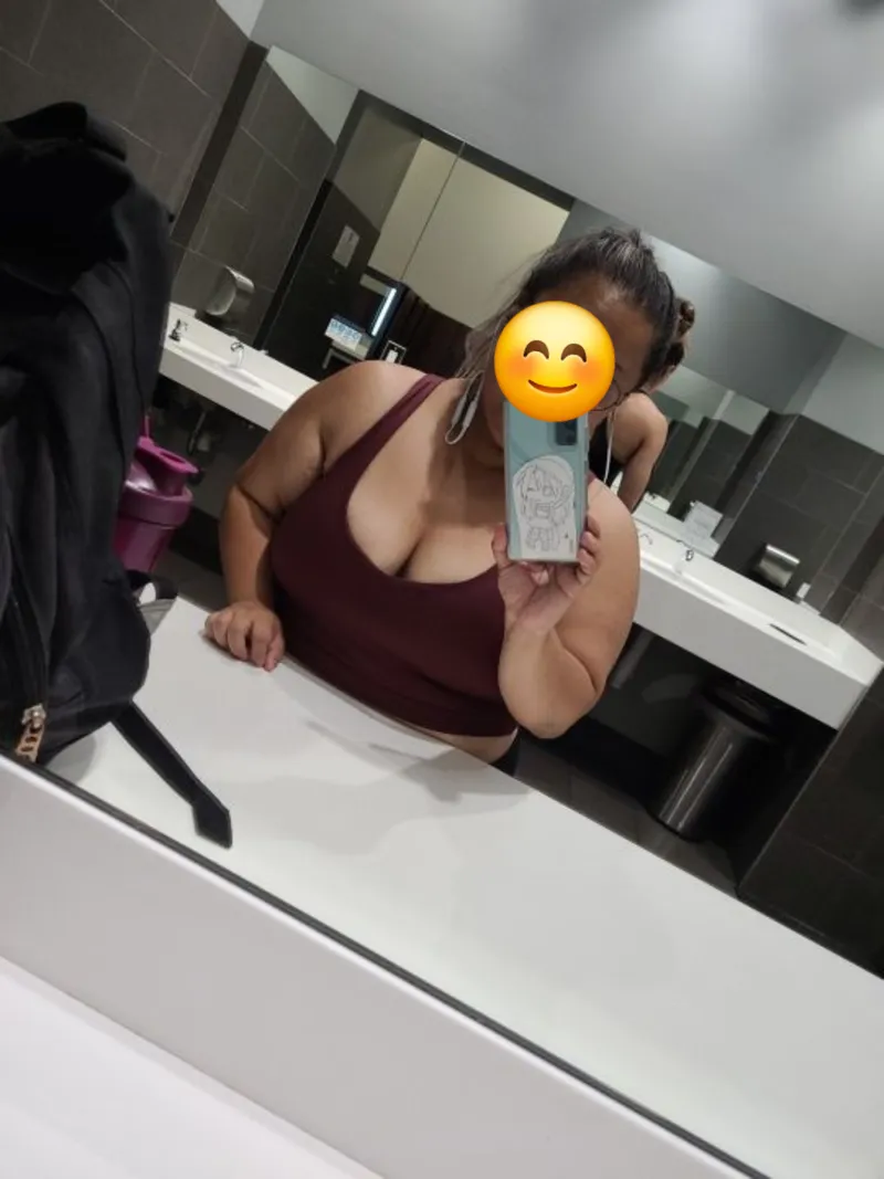 Thumbnail Gym Glam: Sweat and Cleavage Selfie by voicelessariel