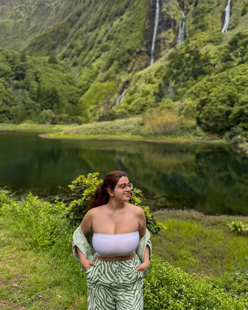 Thumbnail Beautiful and Natural Busty by JacAxe69 from 2busty2hide