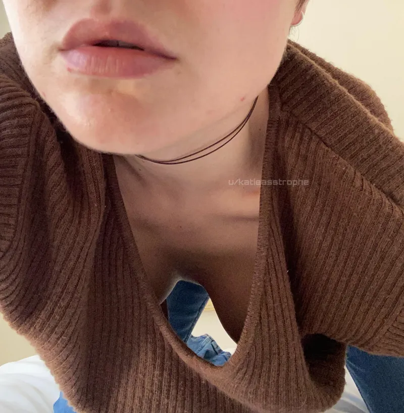 Thumbnail Captivating Attention: katieasstrophe's Downblouse Invitation