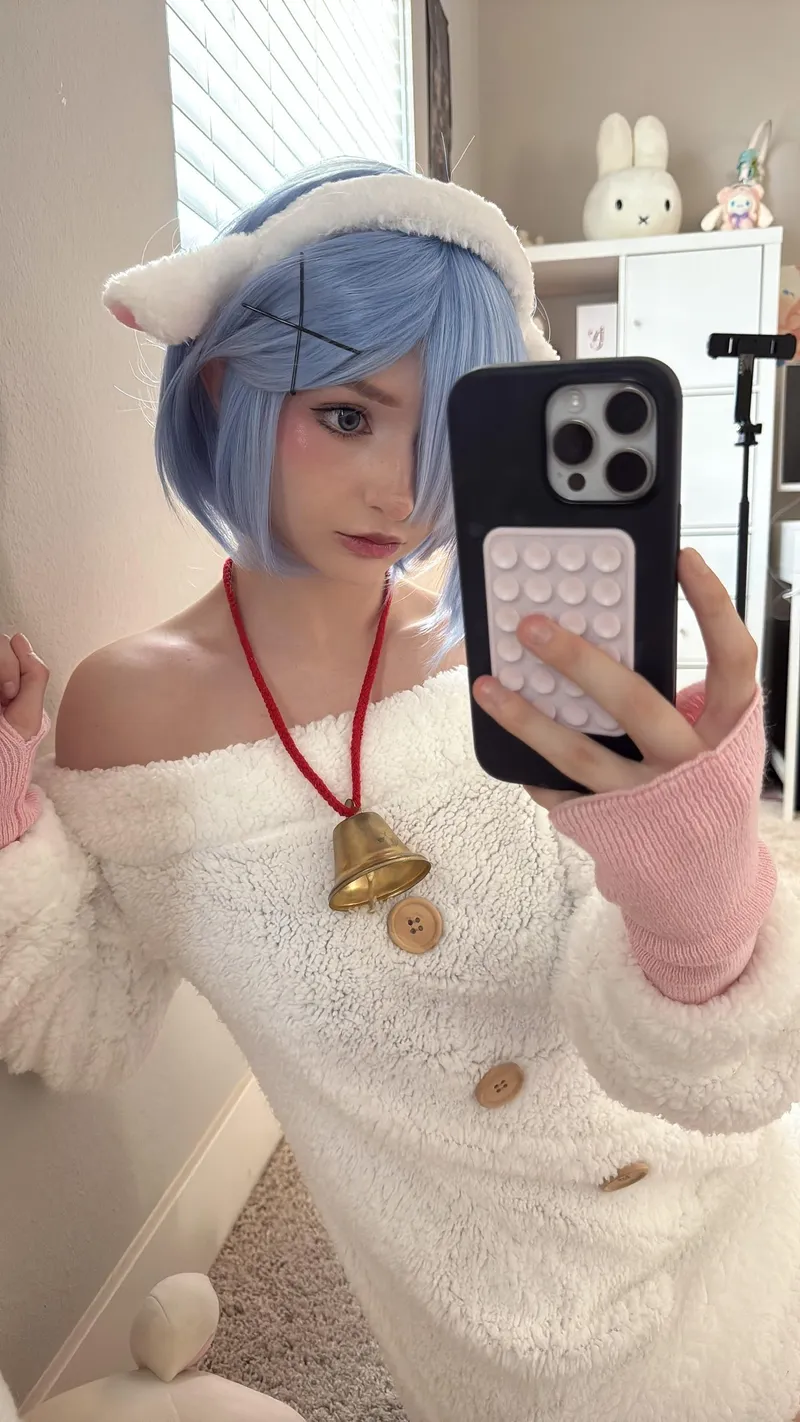 Thumbnail Smeeps Impersonates Sheep Figure Rem in Cosplay | cosplaygirls