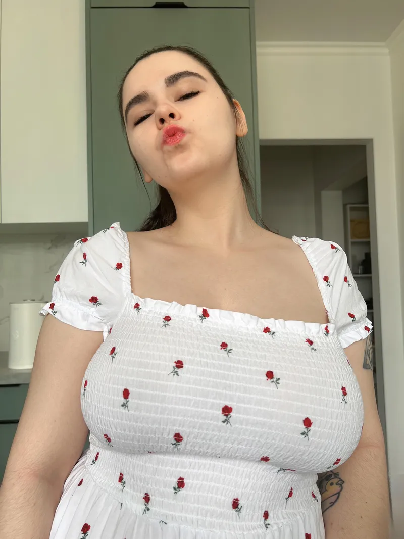 Thumbnail Small Kiss, Big Soul - Pouting | cameloutgrl