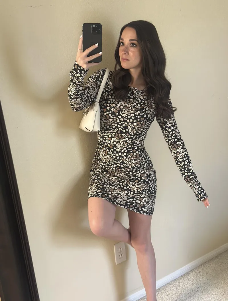 Thumbnail AlanaAraya Gets Concert-Ready in an Alluring Dress - tightdresses Category