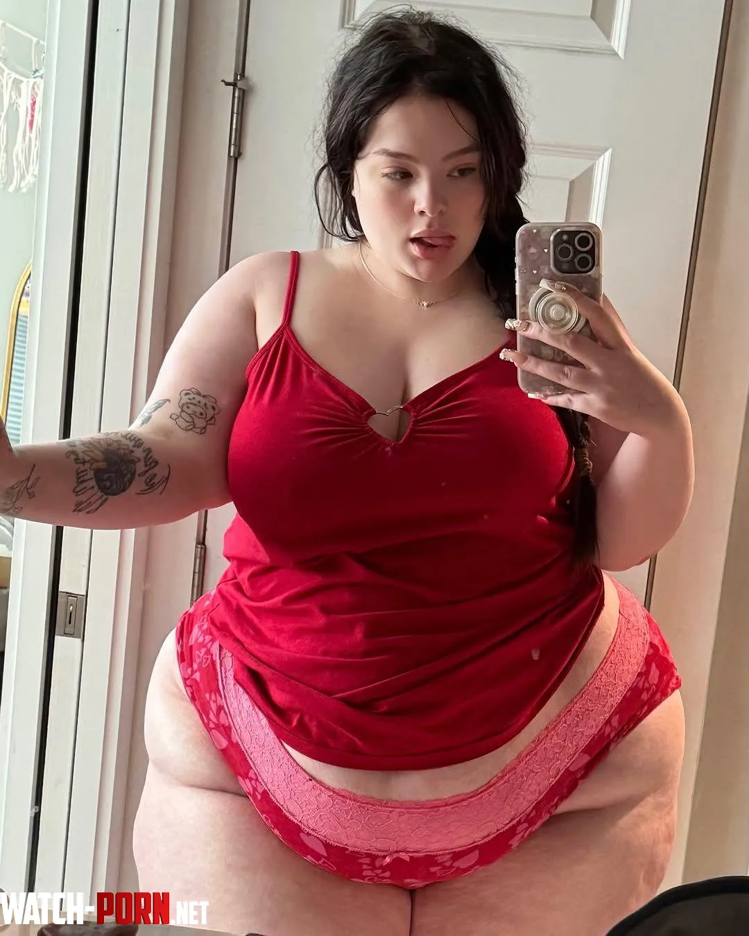 I hope you’re into really thick girls by Snowangelcake