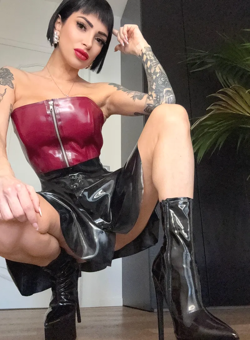 Thumbnail Latex Fetish Delights: Dive into Consistent_Annie175's Content