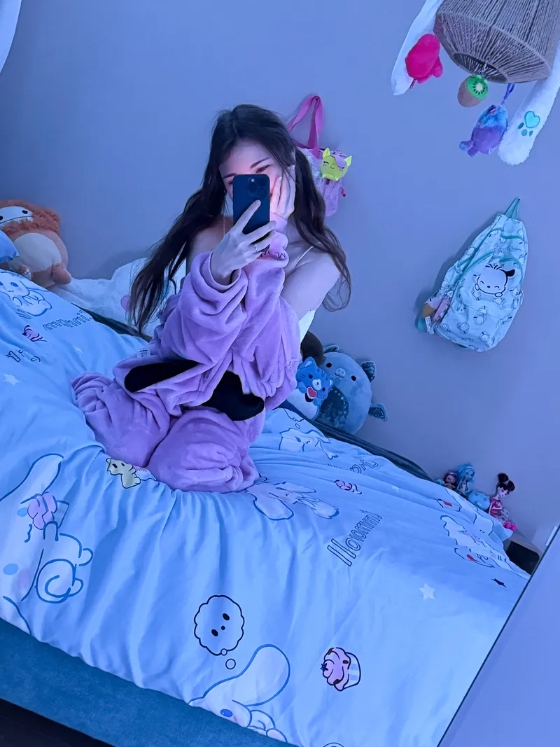 Thumbnail Inviting Offer: Classic_maddy wants you to rub - collegesluts