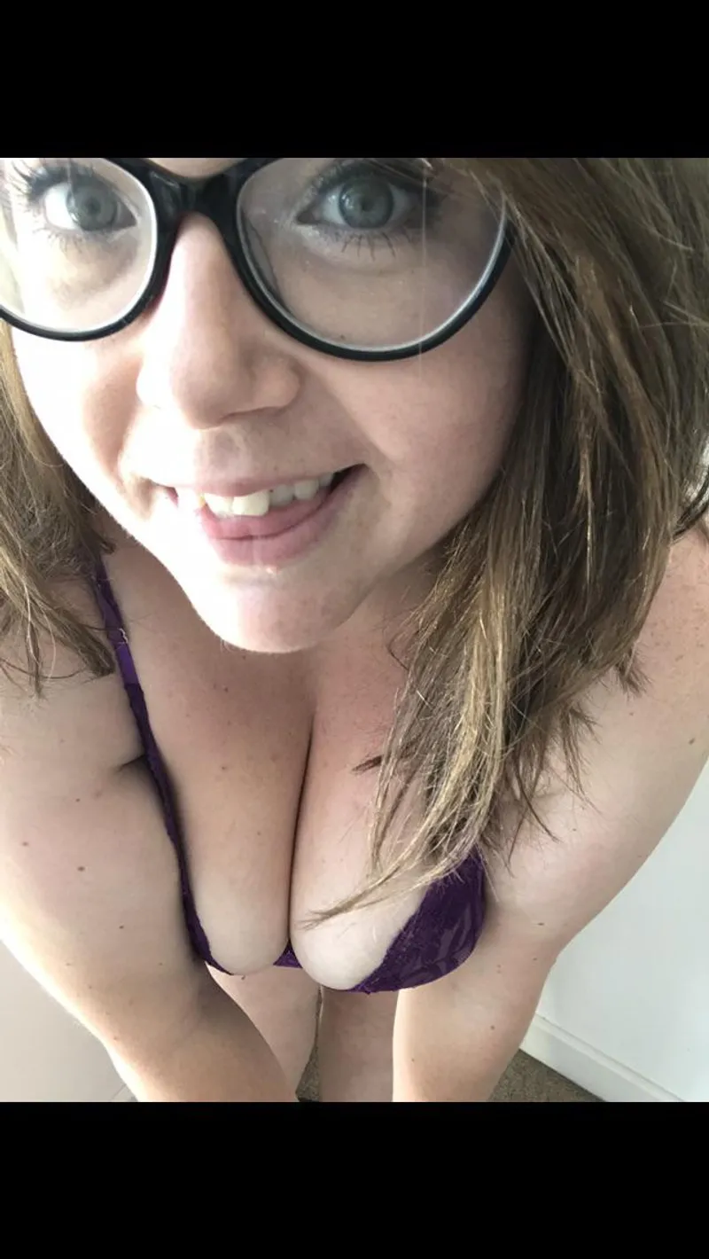 Thumbnail Providing Monday Cheer: Let's Chat & Relax | MoocakeXReddit | chubby Category