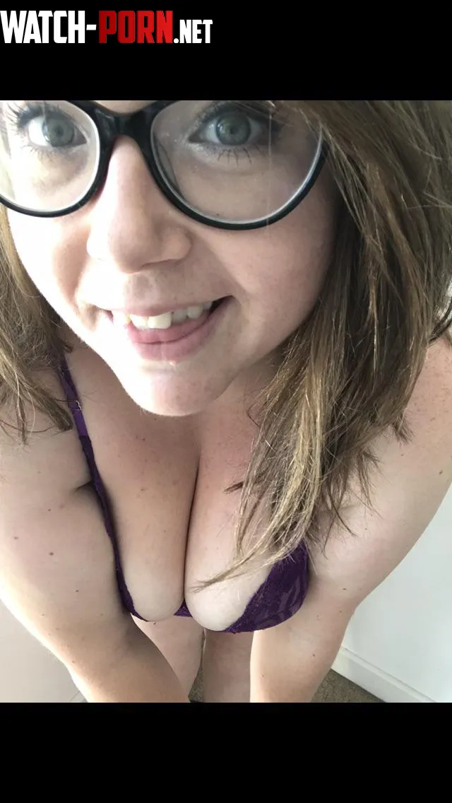 Hi 👋🏻 I’m here for your Monday blues, what can I help you with today ☺️ by MoocakeXReddit