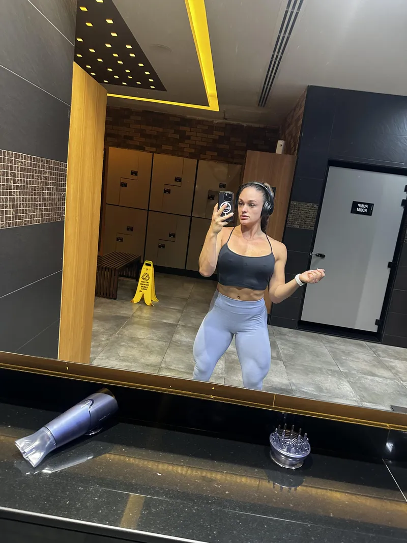 Thumbnail Gaze at My Sculpted Quads: A Look into Fitness | Rosefittt
