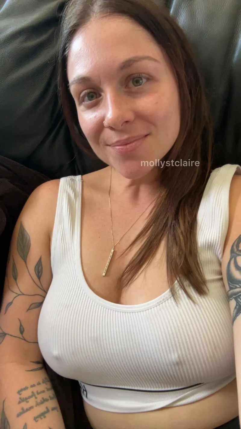 Thumbnail Letting the Girls Breathe: A Braless Experience with mollystclaire