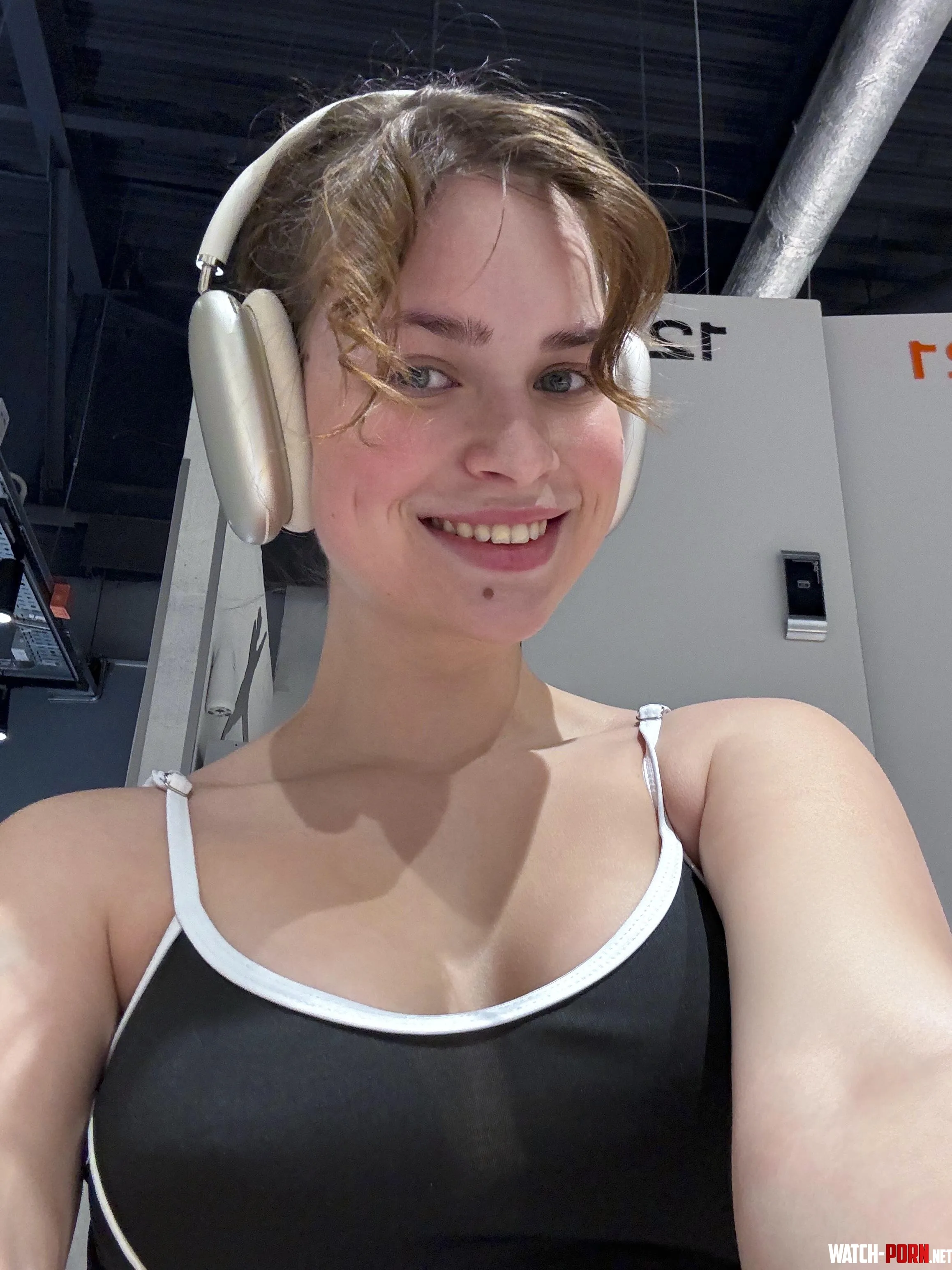 Could you focus on anything if your gym partner looks like me? by pumpkinpieRi