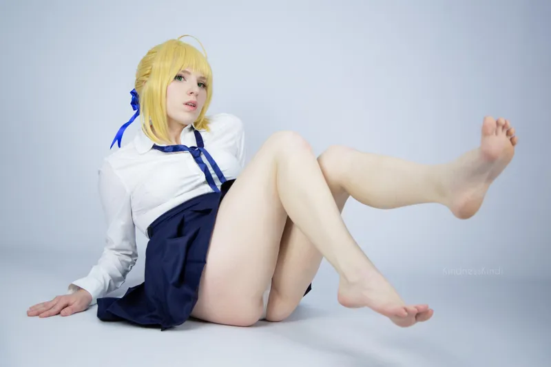 Thumbnail Fate's Artoria Pendragon: A Cosplay Showcase by KindnessKindi