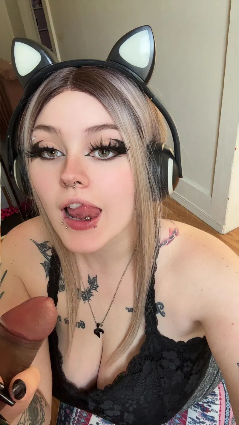Thumbnail Interactive Experience: Can I suck yours next? - Blowjobs