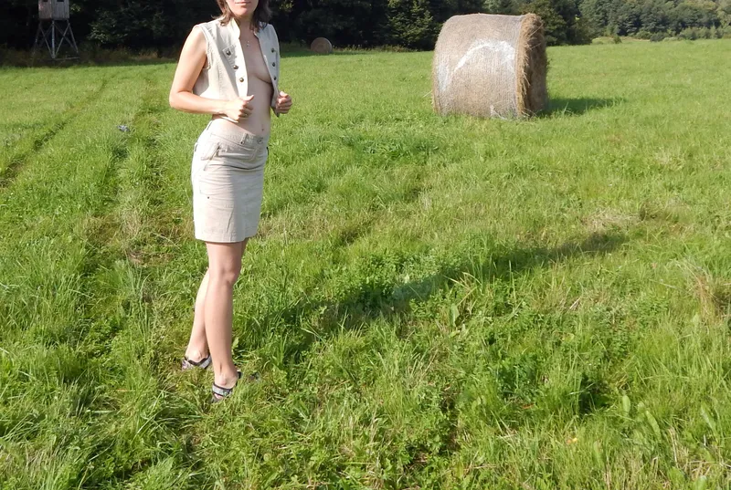 Thumbnail Counting the Hays: A Countrygirl's Daily Routine by isa_bea