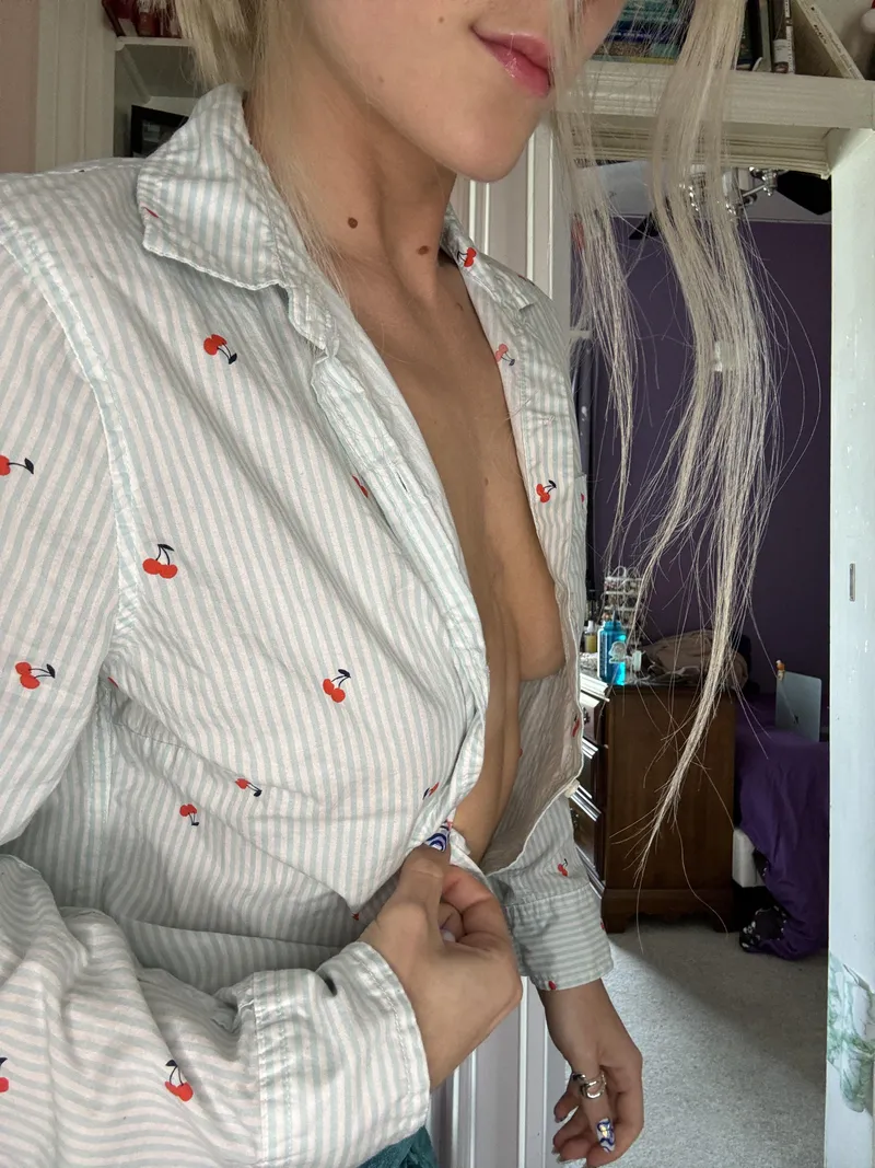 Thumbnail A Lil Peek - Downblouse by Embarrassed-Clock932 | Downblouse