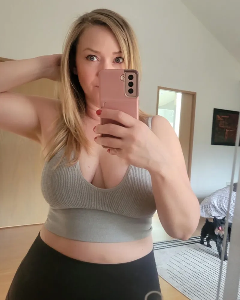 Thumbnail Timeless Beauty in Cleavage - Insights by Crystal_Sunshine_ | Cleavage