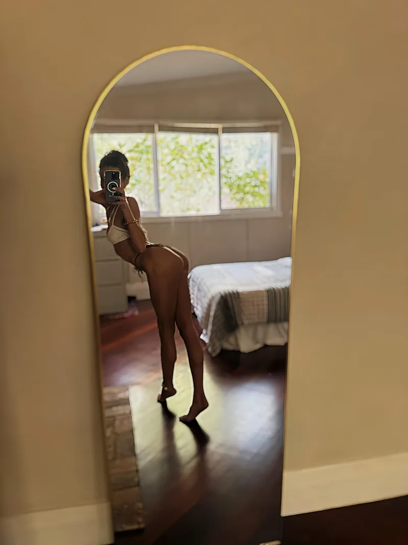 Thumbnail Discover the Fit and Feminine Body of skydreamerjae