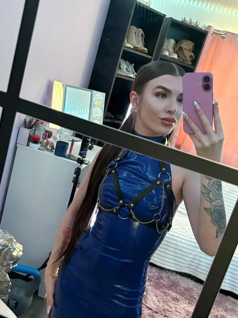 Thumbnail Glossy Outside, Filthy Inside: Shiny Secrets Revealed | Aussiebabe2023