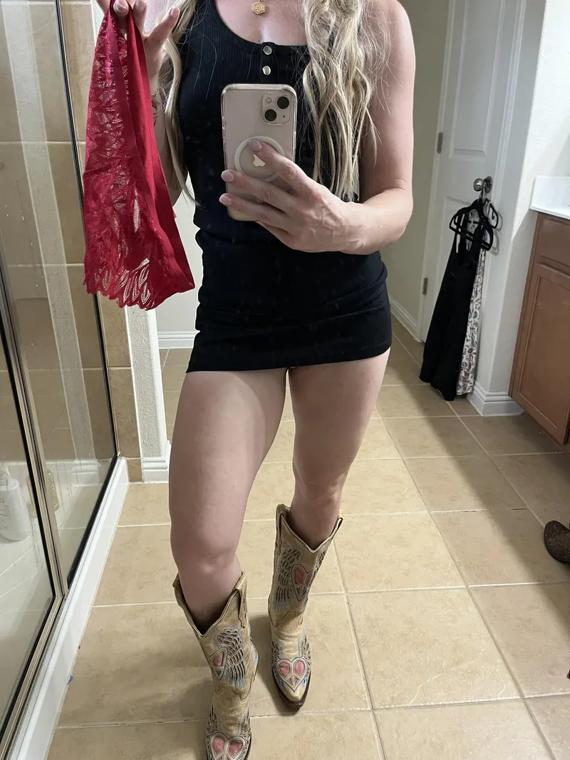 Thumbnail 80s Mom Country Charm - Obscure yet Fascinating