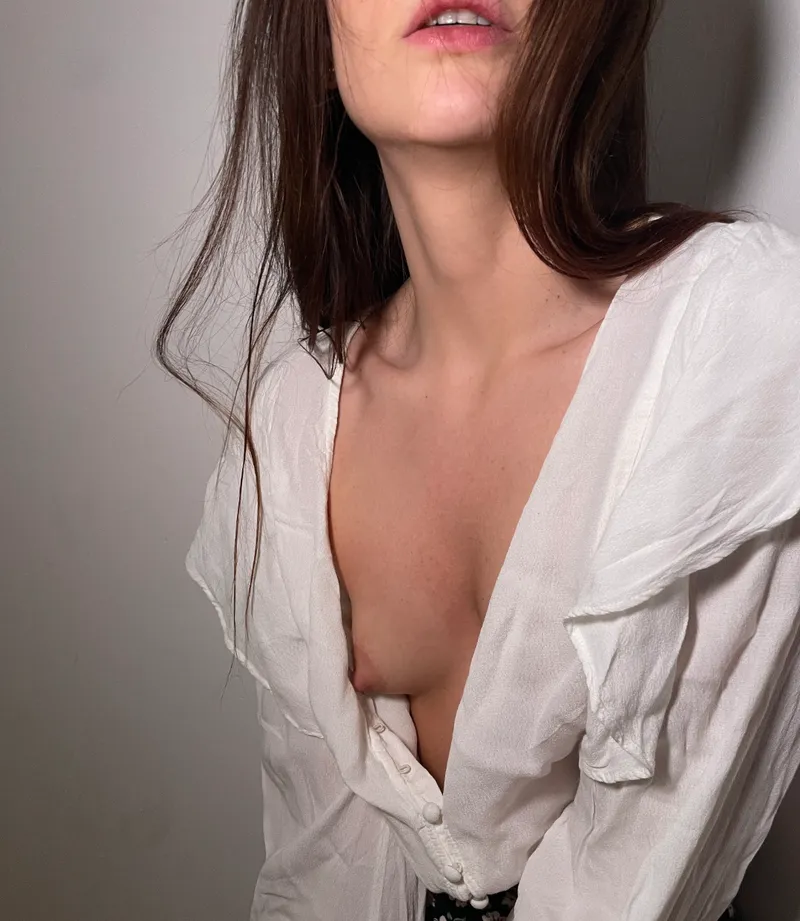Thumbnail Reviving Your Favorite Blouse: A Stylish Choice - vivienne_hotz