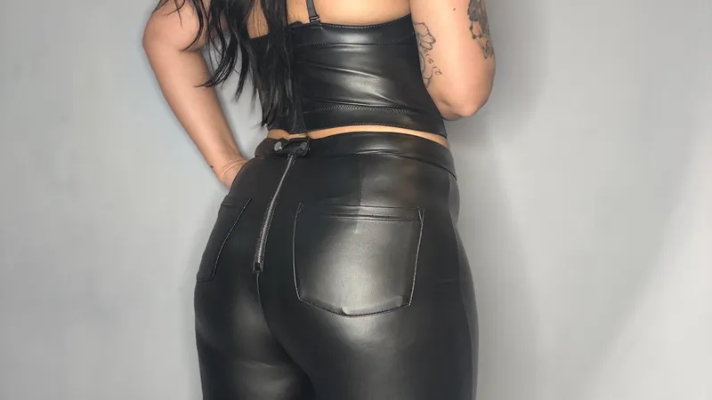 Thumbnail DreamyGoddess01: Bootylicious Evaluation in LadiesInLeather Wonder