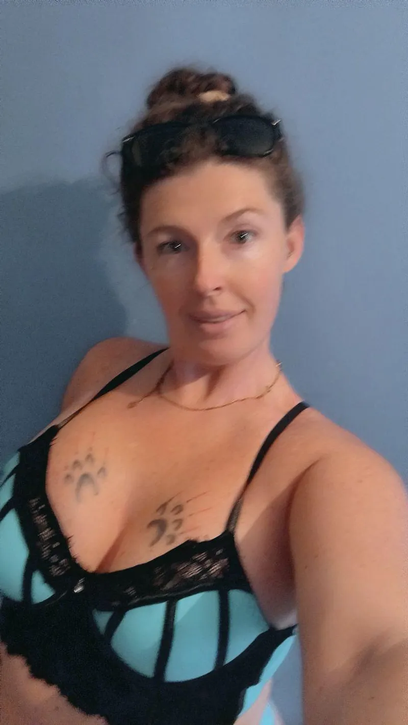 Thumbnail Onlyfanschicks: Irish Milf, Miss Paws by ProvPromoGraphics