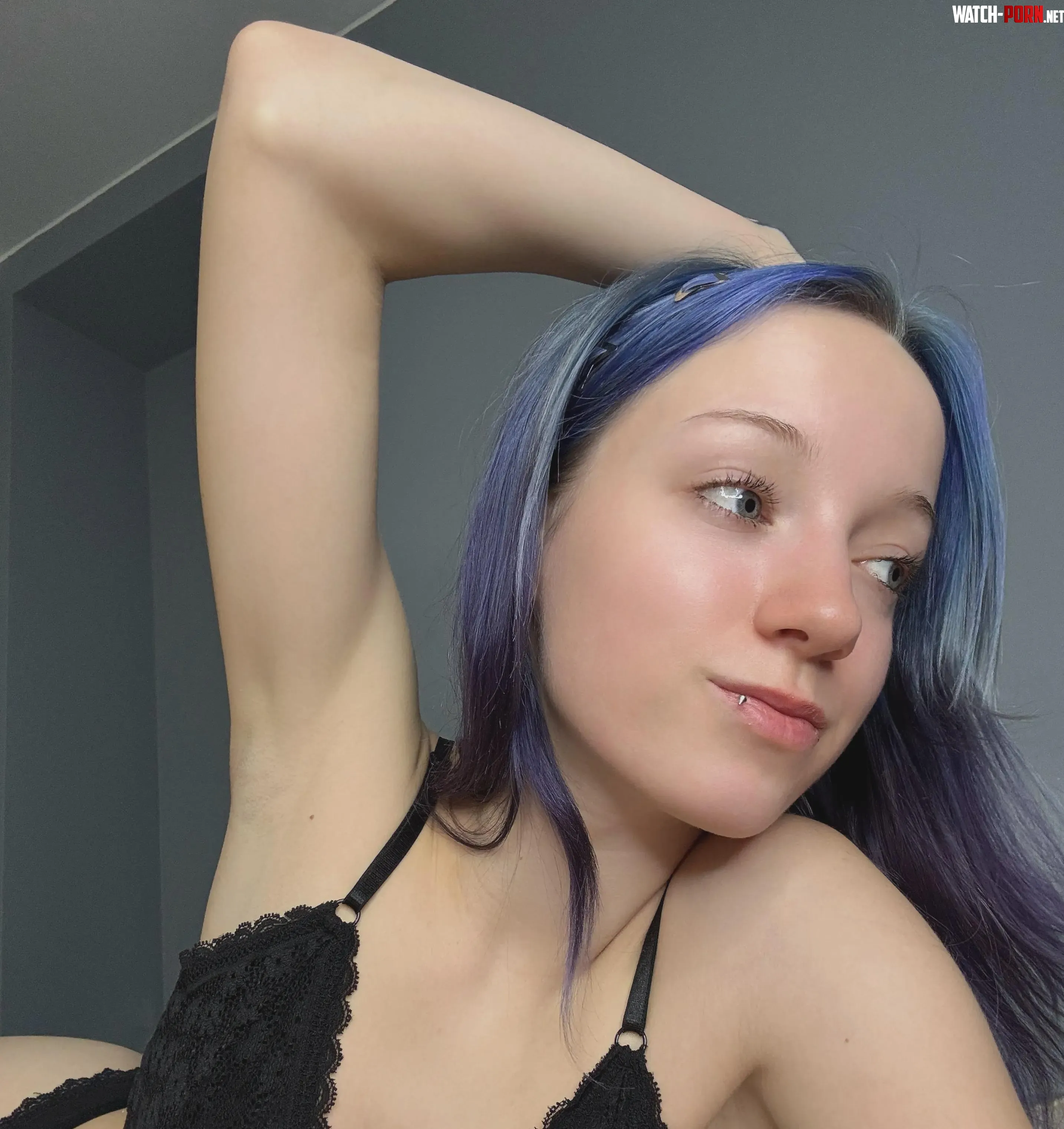 you get harder when you look at my fragile armpits by DaringDeeX