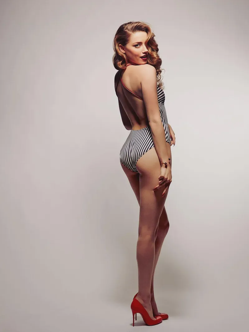 Thumbnail Behind the Scenes of Amber Heard's Allure | Only-Screen-2735