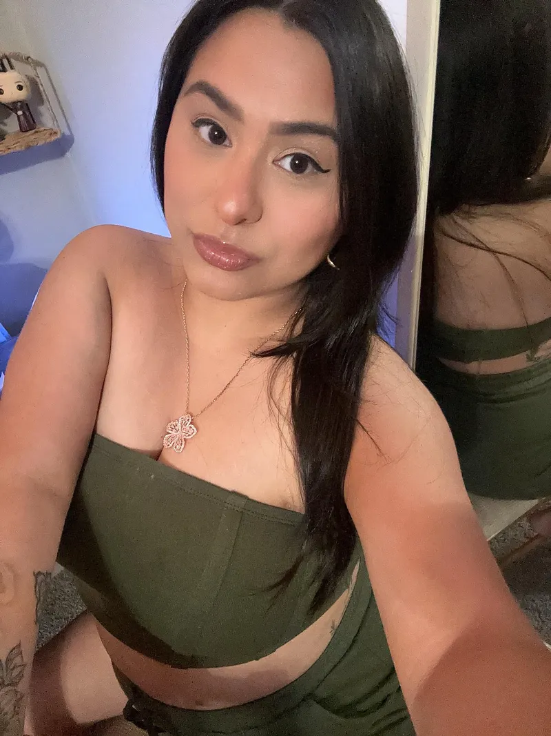 Thumbnail Face Card and a MILF Body - Exploring LatinaMilfs Charm | LatinaMilfs