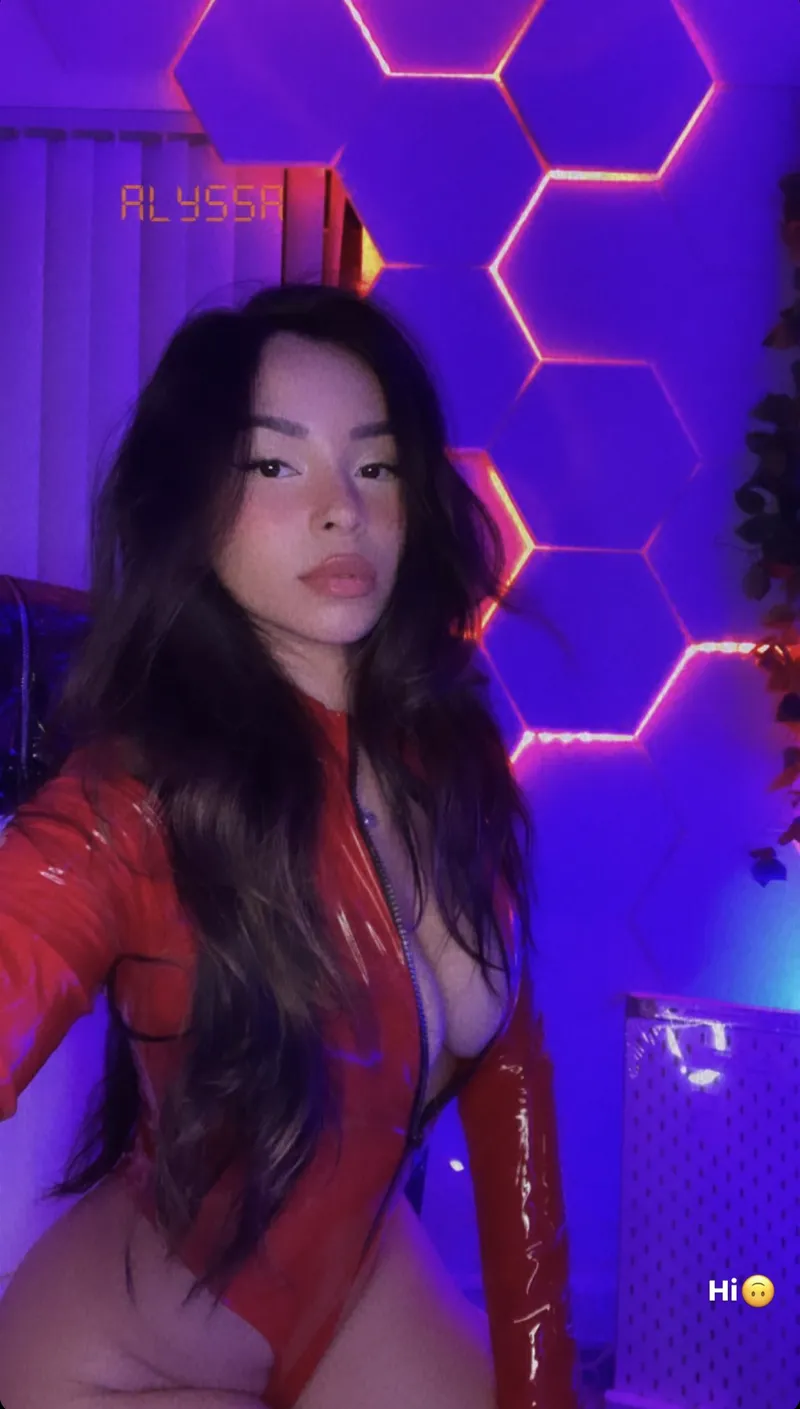 Thumbnail Asian Elegance in Red: Shiny & Sensual | RogueTk