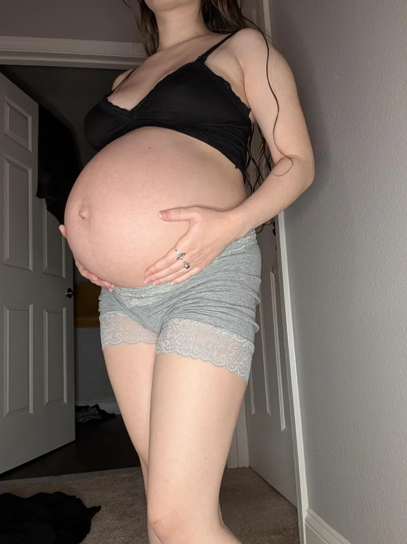 Thumbnail Milestone Moment: 32 Weeks Pregnant Journey by OfficalLadyBabalon in PregnantPetite