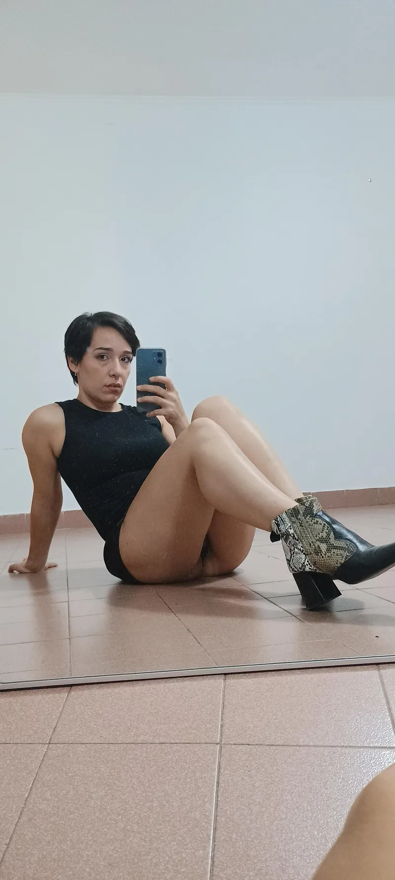 Thumbnail giloveyougg: Petite with Stunning Legs Fashion Statement